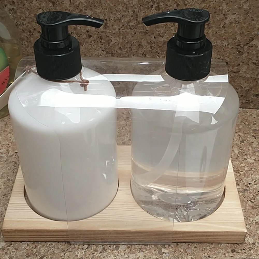 Set Rae Dunn hand soap and lotion